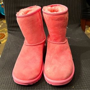 Never worn girl pink Uggs!!